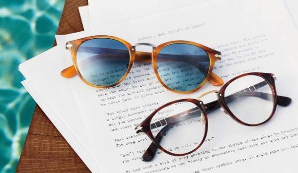 Eyerims utbud består av flera tusentals brillor. 