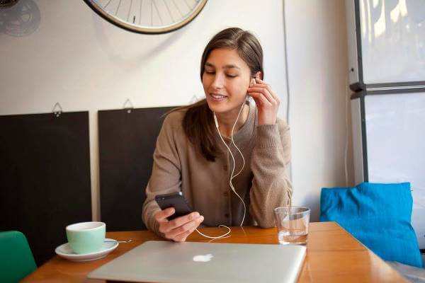 Både mobilen och surfplattan skyddas enkelt