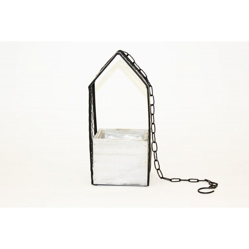 Dekoration för ett trevligt hem finns i Verras webbutik. En ljuslykta, kudde eller ny filt kan lätt piffa upp vardagsrummet eller sovrummet. 