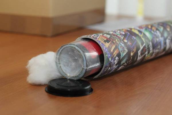 Posterrullarna som skickas från Europosters skyddas ordentligt av plast för att inte gå sönder under frakten.